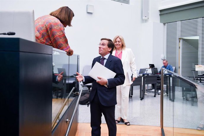 El alcalde de Madrid, José Luis Martínez Almeida, durante el Debate sobre el Estado de la Ciudad en el salón de sesiones del Pleno de Cibeles, a 8 de septiembre de 2025, en Madrid (España). 