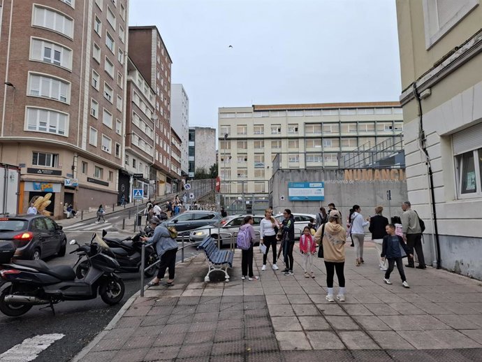 O setor de educação estima que o número de professores que participam da greve é de 43% e os sindicatos, de 56%.