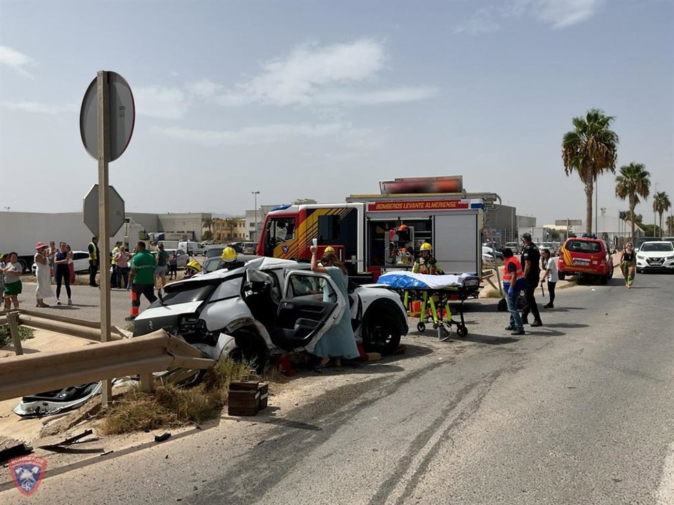 Actuación de Bomberos del Levante en un accidente múltiple en la A-350 en Pulpí (Almería)
