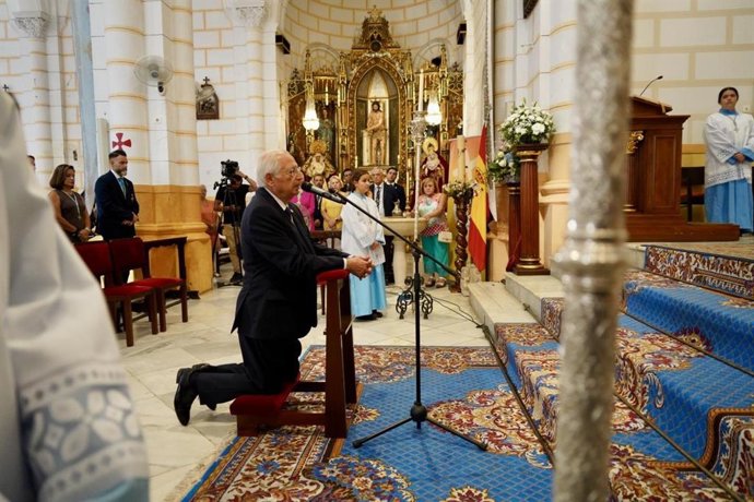 El presidente de Melilla, Juan José Imbroda, asiste a la misa en honor de la Patrona, la Virgen de la Victoria