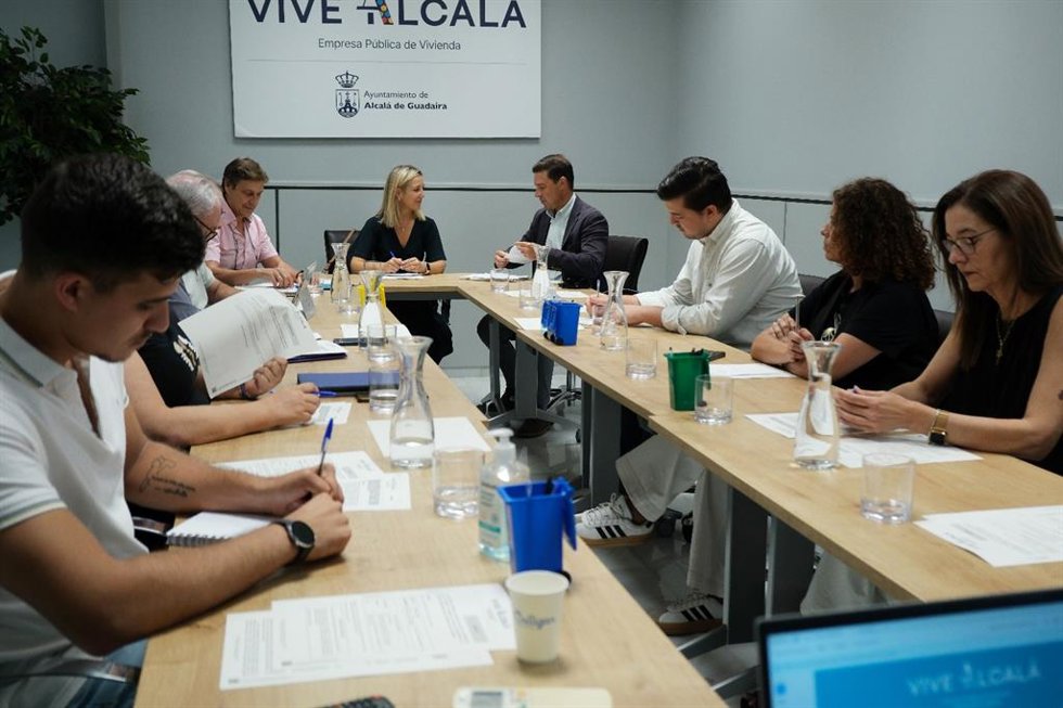 Reunión del Consejo de Administración de la empresa municipal de la vivienda de Alcalá.