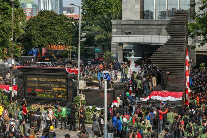 Imagen de archivo de las protestas contra el aumento de los salarios de los diputados en Indonesia.