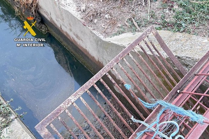 Acequia a la que este domingo 7 de septiembre cayó en Cabañas de Ebro el hombre de 74 años que auxiliado por la Guardia Civil y que sufrió una parada cardiorrespiratoria.