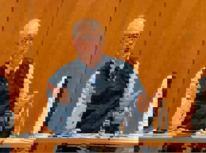 Imparato (Stellantis) ve "letales" los objetivos de emisiones de la UE y pide medidas urgentes