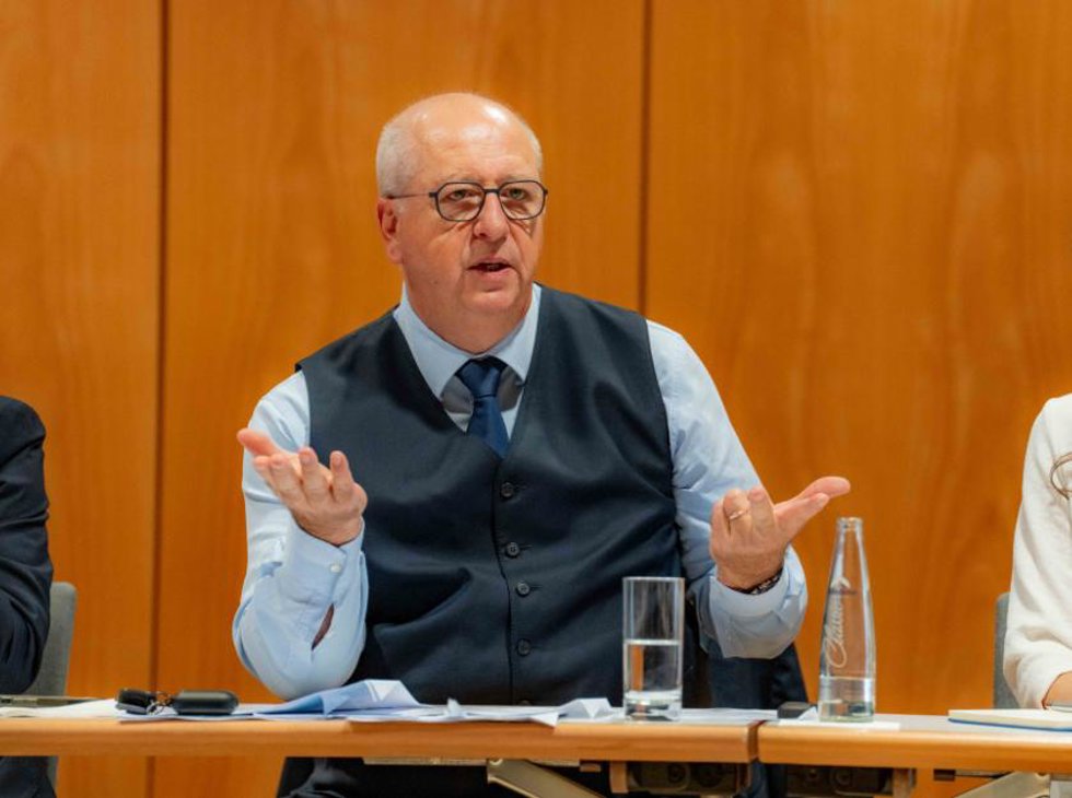 Imparato (Stellantis) ve "letales" los objetivos de emisiones de la UE y pide medidas urgentes