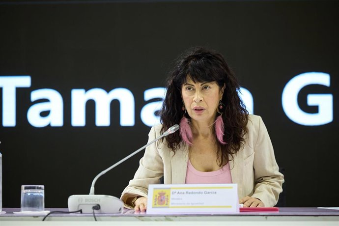 Archivo - La ministra de Igualdad, Ana Redondo, preside el Comité de Crisis del Ministerio de Igualdad, en el Ministerio de Igualdad, a 10 de julio de 2025, en Madrid (España). 