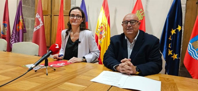 La Teniente Alcalde De Turismo Y Cultura, Sonsoles Prieto, Y El Concejal De Turismo, Carlos López.