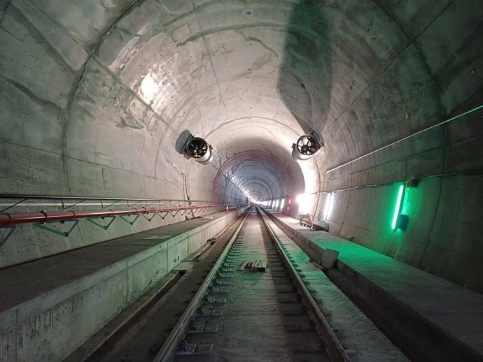 Túnel de Oural finalizado.