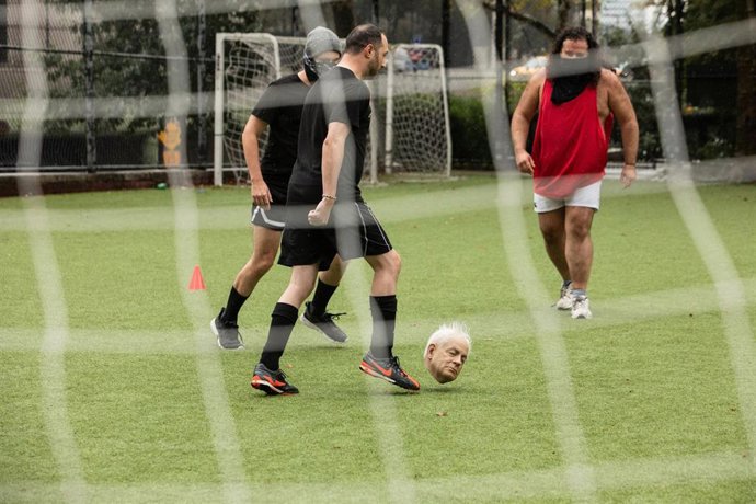 El partido de fútbol ha tenido lugar frente a la sede de las Naciones Unidas.