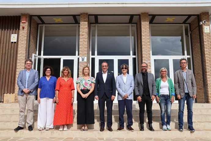 Los miembros de la Mesa del Parlament, encabezados por el presidente, Josep Rull, con la reincorporación del vicepresidente segundo, David Pérez, tras recuperarse de un infarto