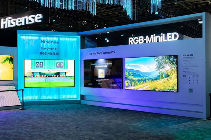116UX TV em exibição na IFA 2025 em Berlim