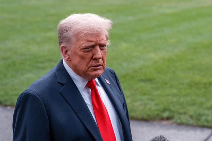 07 September 2025, US, Washington: US President Donald Trump departs the White House for a quick trip to New York to attend the finals of the US Open tennis tournament. Photo: Andrew Leyden/ZUMA Press Wire/dpa