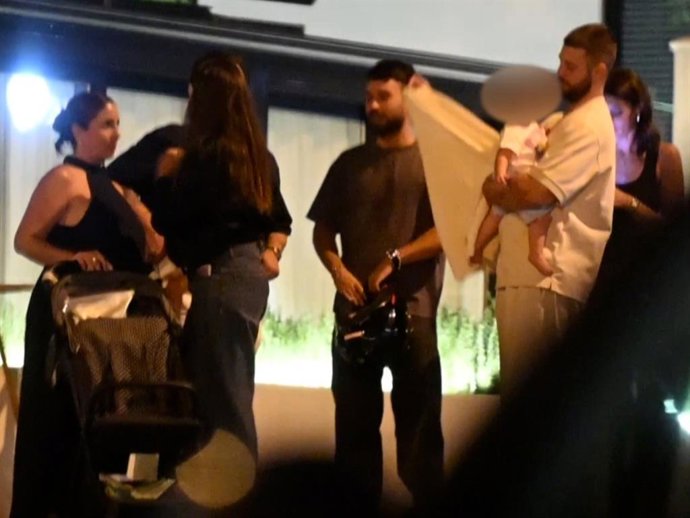 Anabel Pantoja, David Rodríguez y su hija Alma, de cena con Susana Bicho y otros amigos