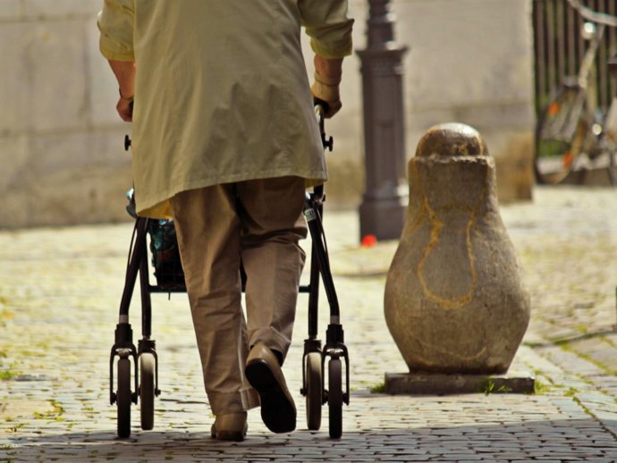 El número total de solicitudes de dependencia registradas por el Instituto Aragonés de Servicios Sociales ha aumentado un 5,51% en el último año, pasando en 12 meses de 56.996 a 60.137