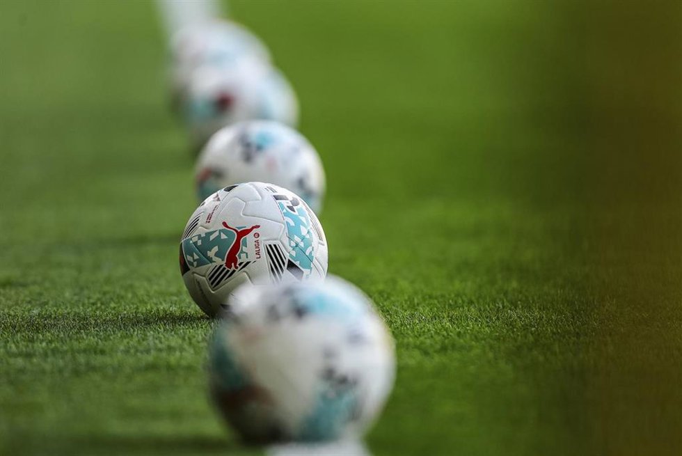 Imagen de varios balones de LaLiga EA Sports 2025-26. 