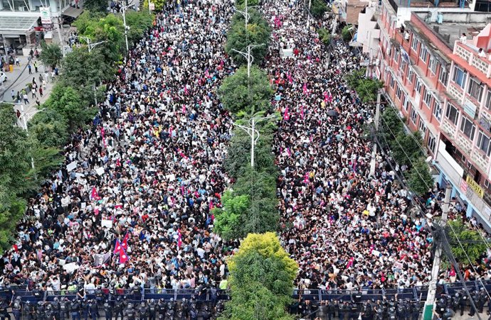 Imagen de archivo de las protestas en Nepal por la prohibición del acceso a redes sociales.