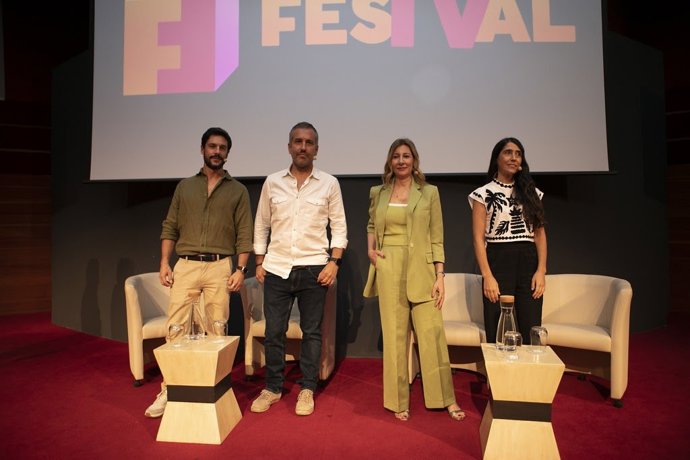 Fotografía de la presentación de la adaptación cinematográfica de 'El Libro Negro de las Horas', de la Serie Kranken creada por Eva García Sáenz de Urturi.