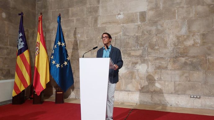 El portavoz del PSIB-PSOE, Iago Negueruela, en declaraciones a los medios después de reunirse con la presidenta del Govern, Marga Prohens.