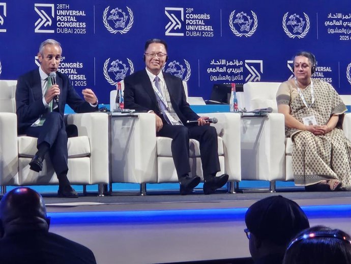 Transportes analiza la digitalización y sostenibilidad de los servicios de correos ante el comercio online