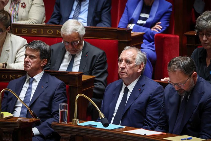 8 de setembro de 2025, Paris, França, FRANÇA: Paris, França, 08 de setembro de 2025 - Declaração de política geral de François BAYROU, Primeiro-Ministro à Assembleia Nacional. François Bayrou busca a confiança dos deputados sobre a situação financeira do 