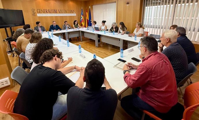 Gan Pampols Expone El Plan Endavant De Recuperación A Las Asociaciones De Víctimas De La Dana