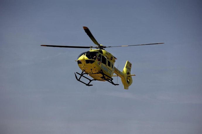 Archivo - Imagen de archivo de un helicóptero medicalizado del SUMMA 112.