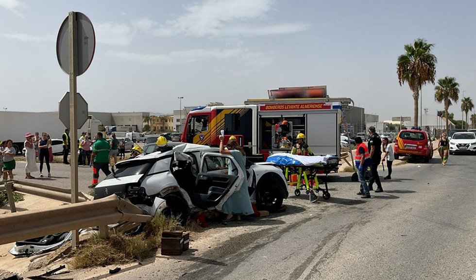 Actuación de Bomberos del Levante en el accidente múltiple.