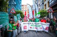 Unas 8.000 personas salen a la calle para exigir "que se retire la cláusula Silva, o se retire él"