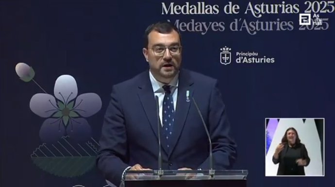 El presidente del Principado, Adrián Barbón, durante la ceremonia de entrega de las Medallas de Asturias 2025.