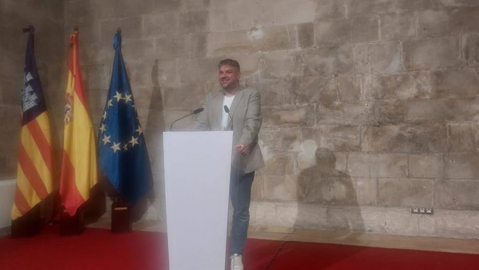 El portavoz de MÉS per Mallorca, Lluís Apesteguia, en rueda de prensa.