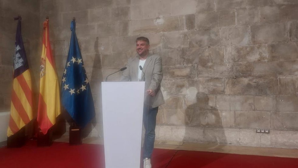 El portavoz de MÉS per Mallorca, Lluís Apesteguia, en rueda de prensa.
