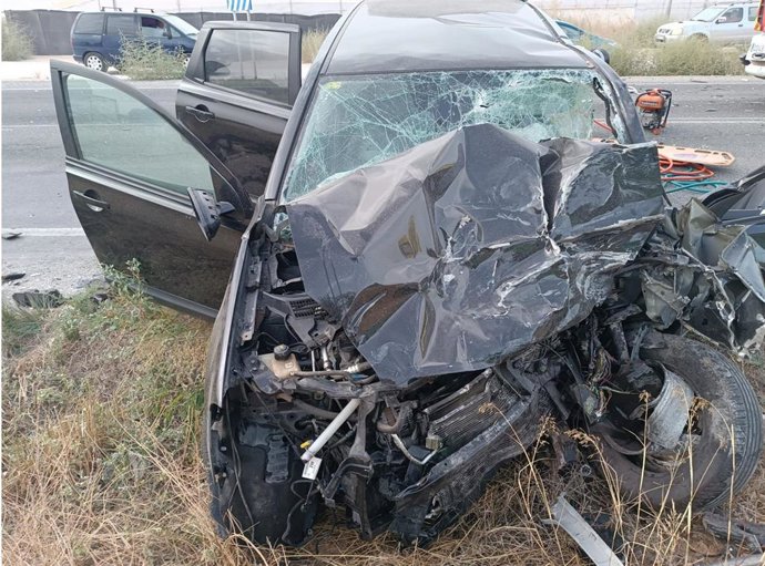 Muere un hombre de 57 años al colisionar un turismo con un camión en Torre Pacheco