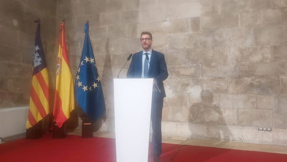 El portavoz del PP en el Parlament, Sebasti Sagreras, en rueda de prensa.