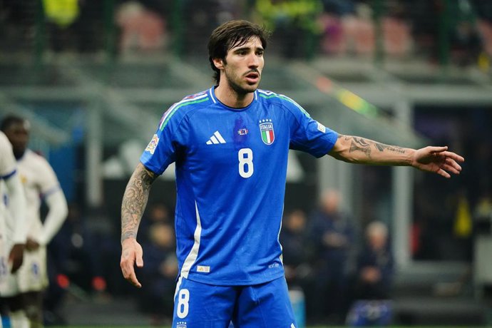 Archivo - Sandro Tonali (Itália) durante a partida de futebol entre Itália e França pela Liga das Nações da UEFA, Liga A, Grupo A2, em 17 de novembro de 2024, no Stadio San Siro, em Milão, Itália - Foto Morgese-Rossini / DPPI