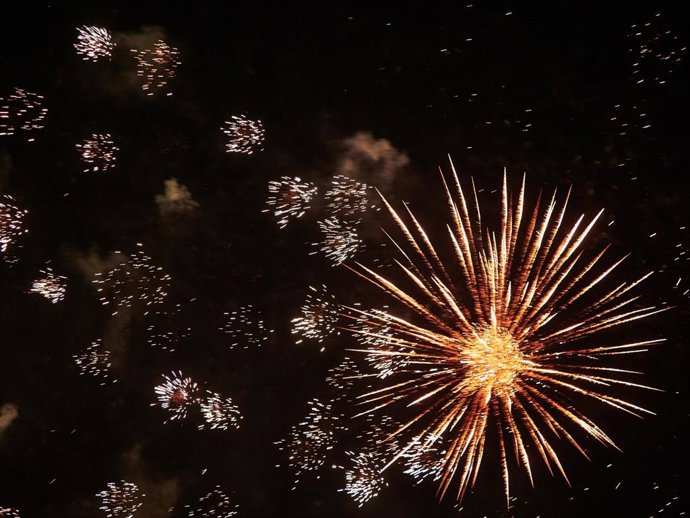 Archivo - XXIV Concurso Internacional de Fuegos Artificiales ‘San Fermín’ 2025, a 8 de julio de 2025, en Pamplona, Navarra (España). El certamen ofrece nueve noches consecutivas de espectáculos pirotécnicos en la Ciudadela, del 6 al 14 de julio. Participa