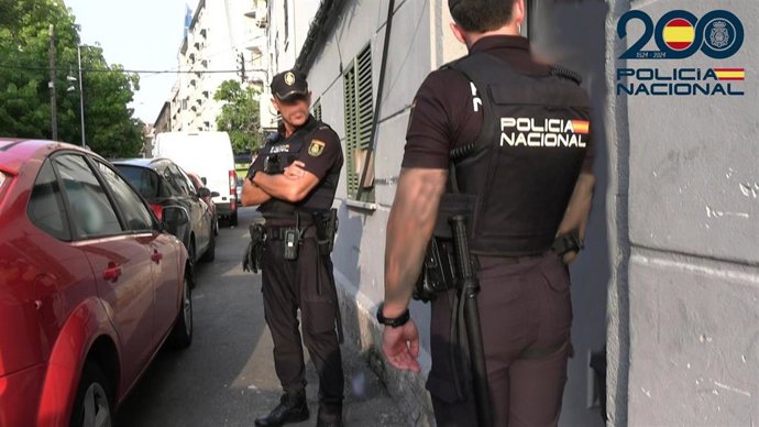 Agentes de la Policía Nacional en la calle