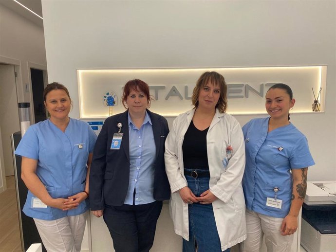 El equipo de profesionales que atenderá la nueva clínica de Burgos.