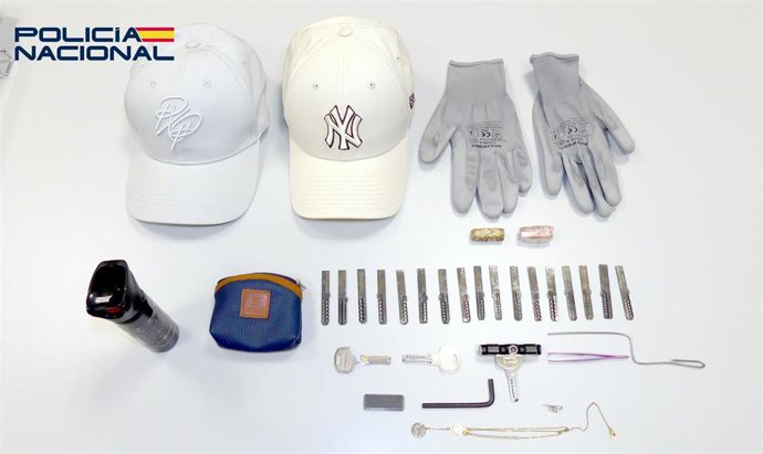 Objetos intervenidos a los detenidos.