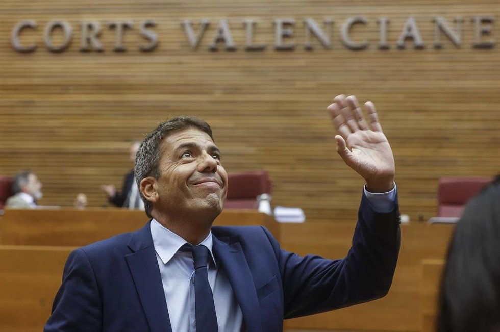 Archivo - El presidente de la Generalitat Valenciana, Carlos Mazón, durante un debate de política general