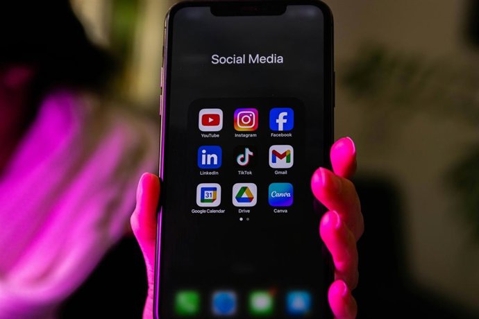 La Guardia Civil advierte sobre una falsa oferta de empleo: "Te ofrecen dinero por dar 'likes', pero es una estafa"