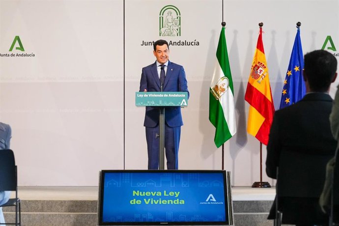 El presidente de la Junta, Juanma Moreno, ha presentado este martes la nueva Ley de Vivienda de Andalucía, en Sevilla
