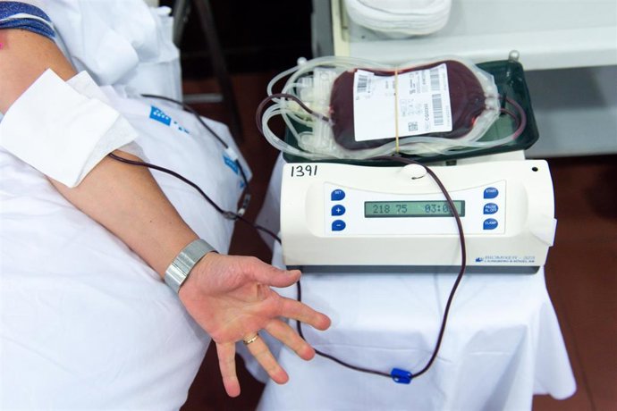 Archivo - Archivo.- El brazo de un donante de sangre 