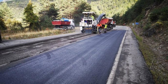 Archivo - Obras de mejora en una carretera
