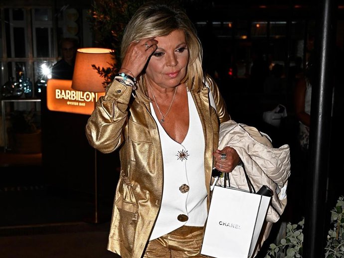 Terelu Campos, rompedora con un llamativo total look dorado, revela cuándo  será el reencuentro de toda su familia