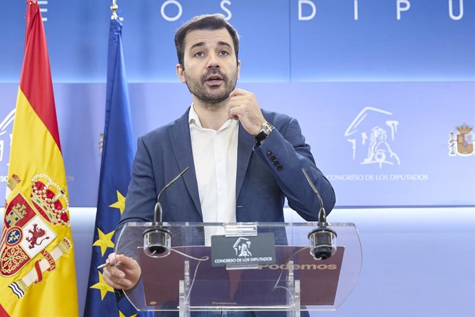 El diputado del Grupo Mixto Javier Sánchez Serna durante una rueda de prensa anterior a la reunión de la junta de portavoces, en el Congreso de los Diputados, a 9 de septiembre de 2025, en Madrid (España).