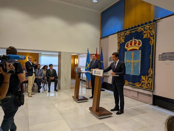 Adrián Barbón y Ángel Escribano