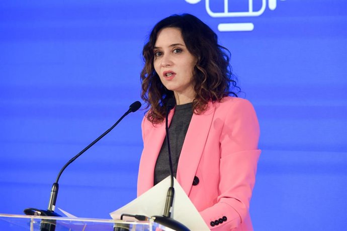 Archivo - La presidenta de la Comunidad de Madrid, Isabel Díaz Ayuso, durante su intervención en el acto de presentación del estudio 'El impacto de la Inteligencia Artificial en la educación', en la sala El Como de Madrid