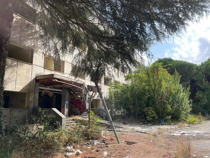 Archivo - Acceso a Consultas Externas, en el entorno del viejo HUCA.