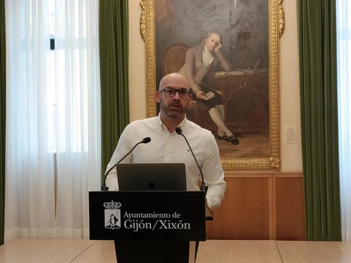 El portavoz de la Junta de Gobierno de Gijón, Jesús Martínez Salvador, en rueda de prensa en el Consistorio gijonés.