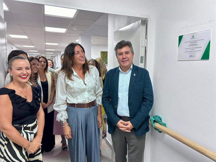 Inauguración de la ampliación de la residencia de la Asociación de Familiares y Enfermos de Alzheimer de Lepe (Huelva) .